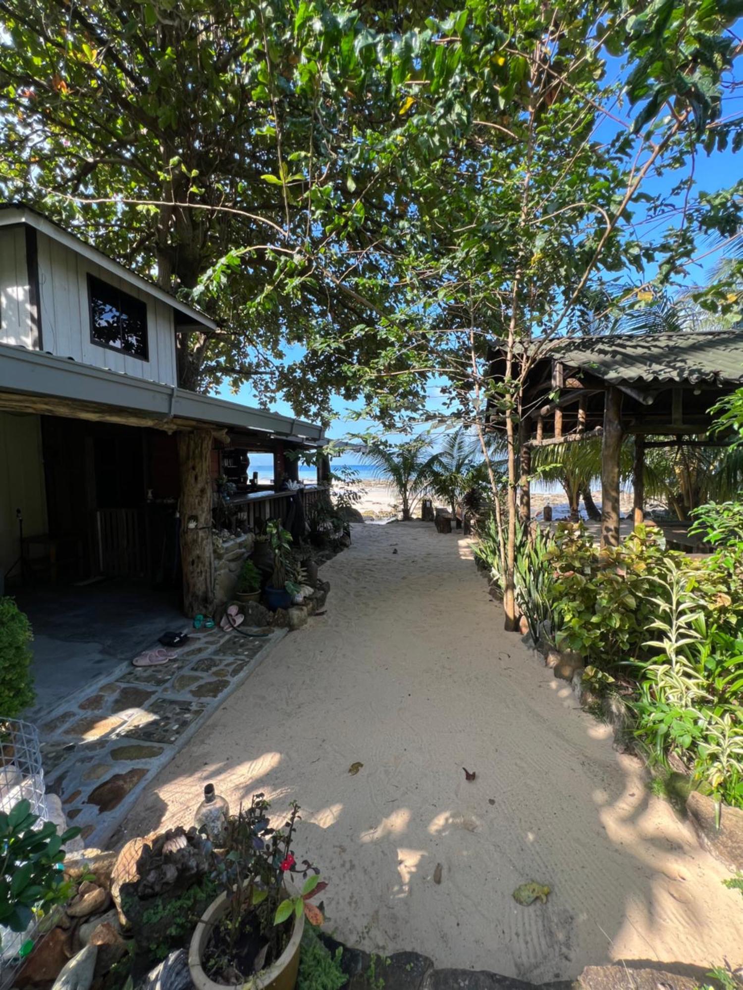 Beach House Kampung Genting Exterior foto
