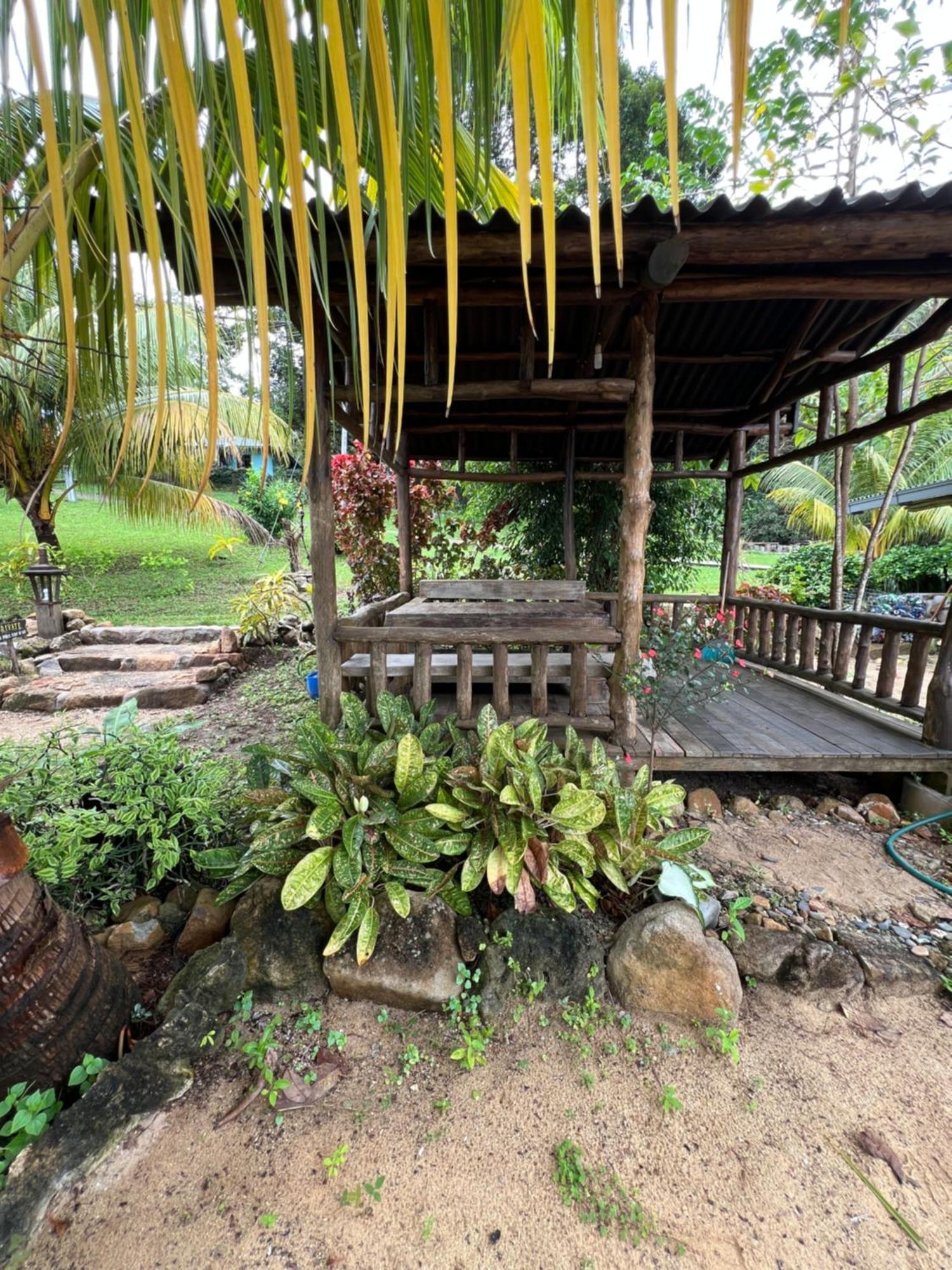 Beach House Kampung Genting Exterior foto